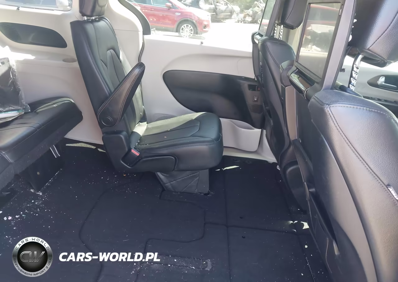 2017 Chrysler Pacifica Touring-L Plus VIN:2C4RC1EG1HR669082 - 8