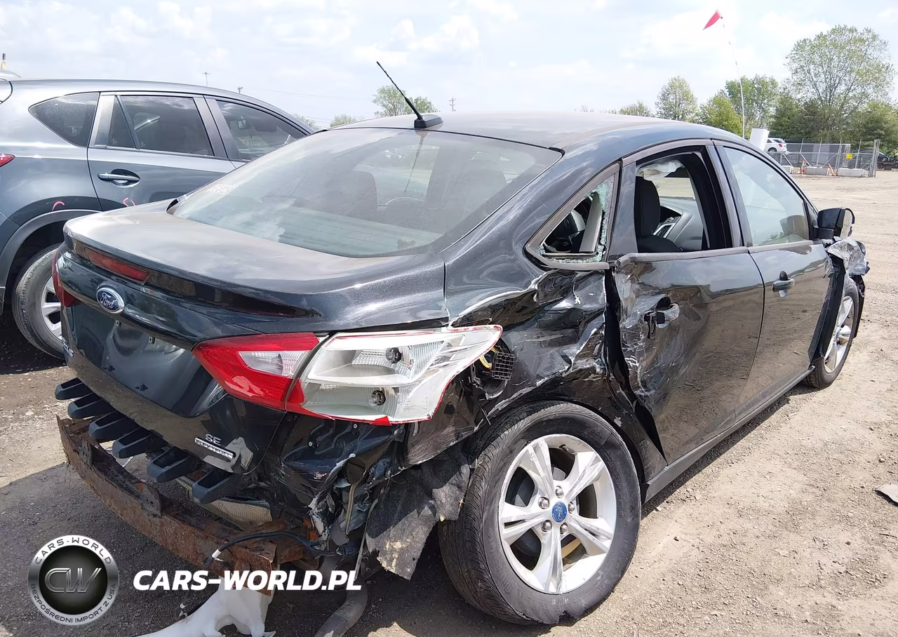 2013 Ford Focus Se VIN:1FADP3F22DL168627 - 4