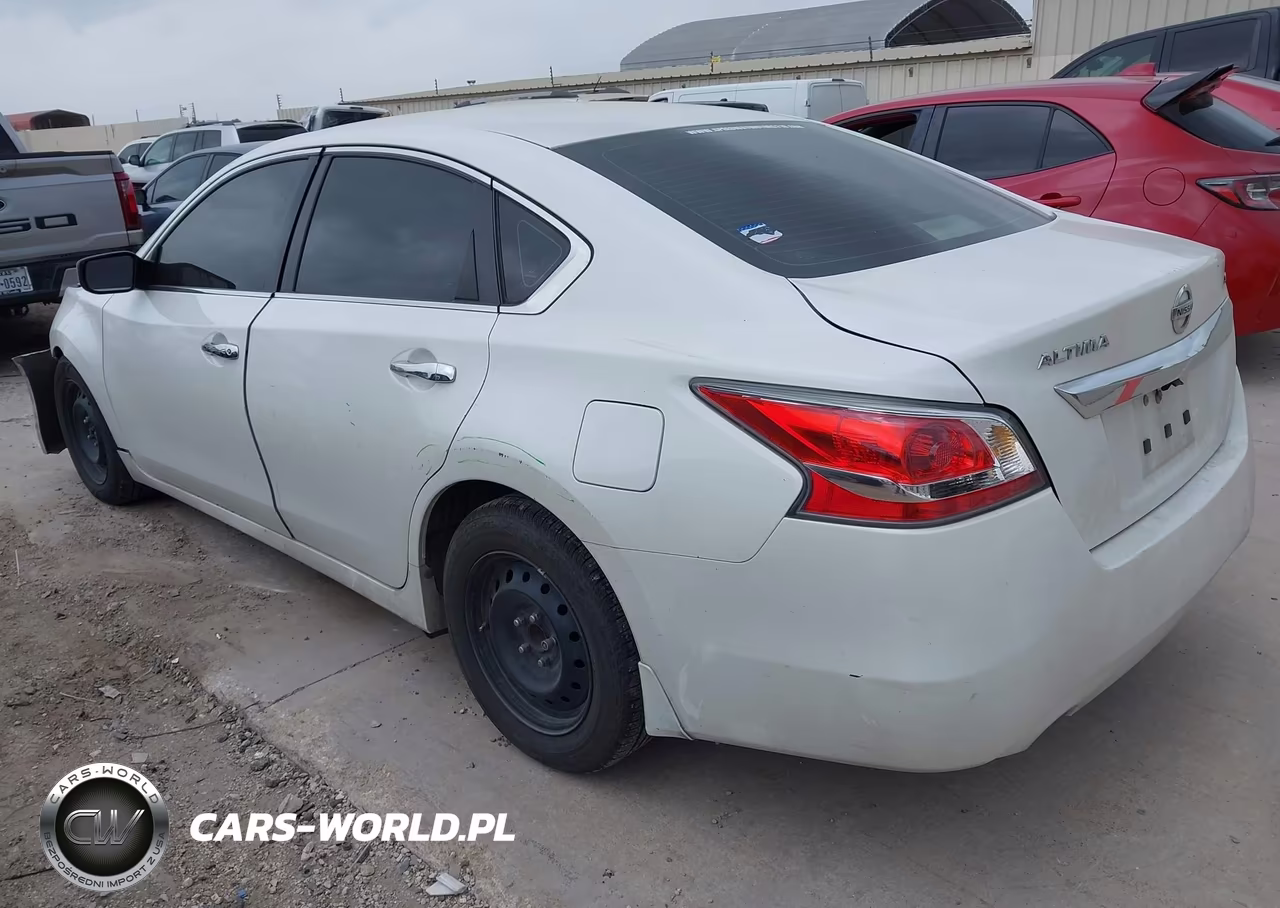 2015 Nissan Altima 2.5 S VIN:1N4AL3AP0FN330666 - 3