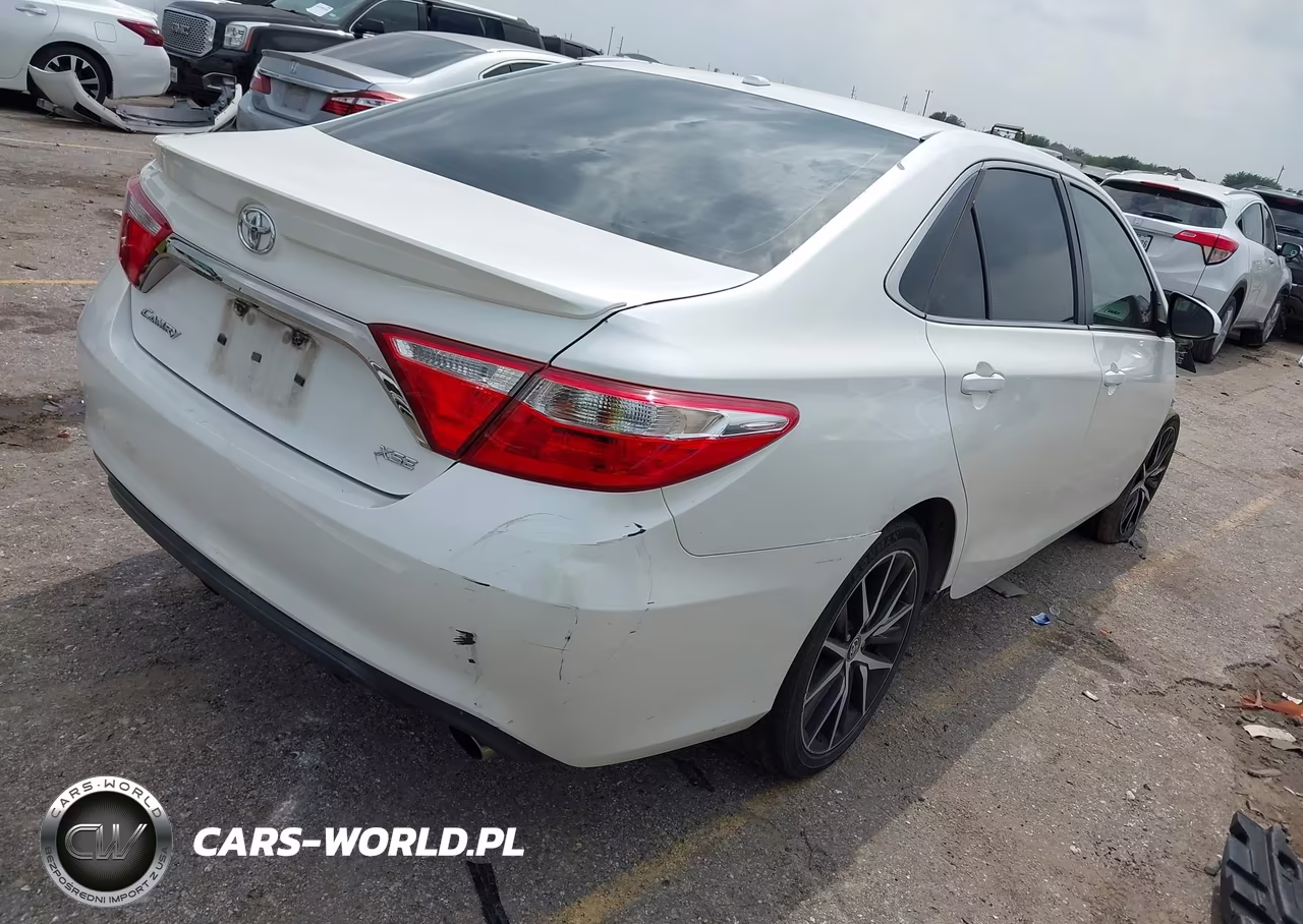 2015 Toyota Camry Xse VIN:4T1BF1FK6FU488759 - 4