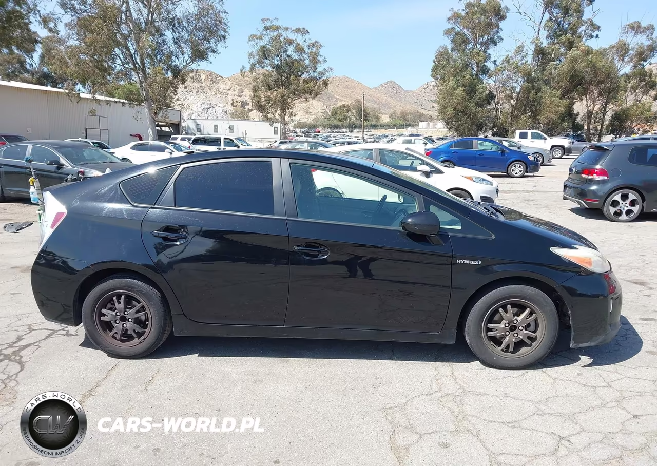 2013 Toyota Prius Four VIN:JTDKN3DU3D5587165 - 13
