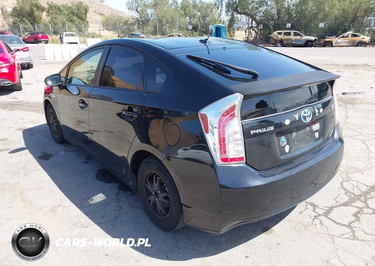 2013 Toyota Prius Four VIN:JTDKN3DU3D5587165 - 3