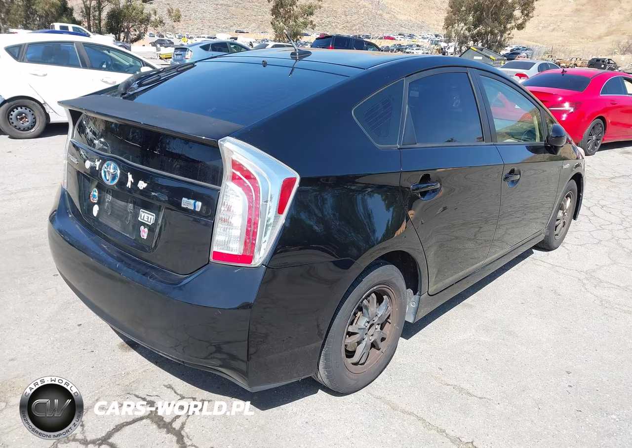 2013 Toyota Prius Four VIN:JTDKN3DU3D5587165 - 4