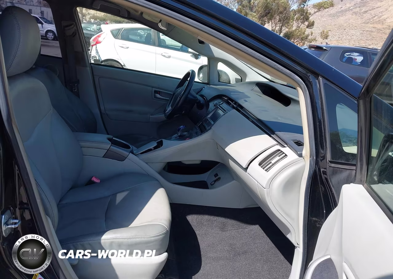 2013 Toyota Prius Four VIN:JTDKN3DU3D5587165 - 5