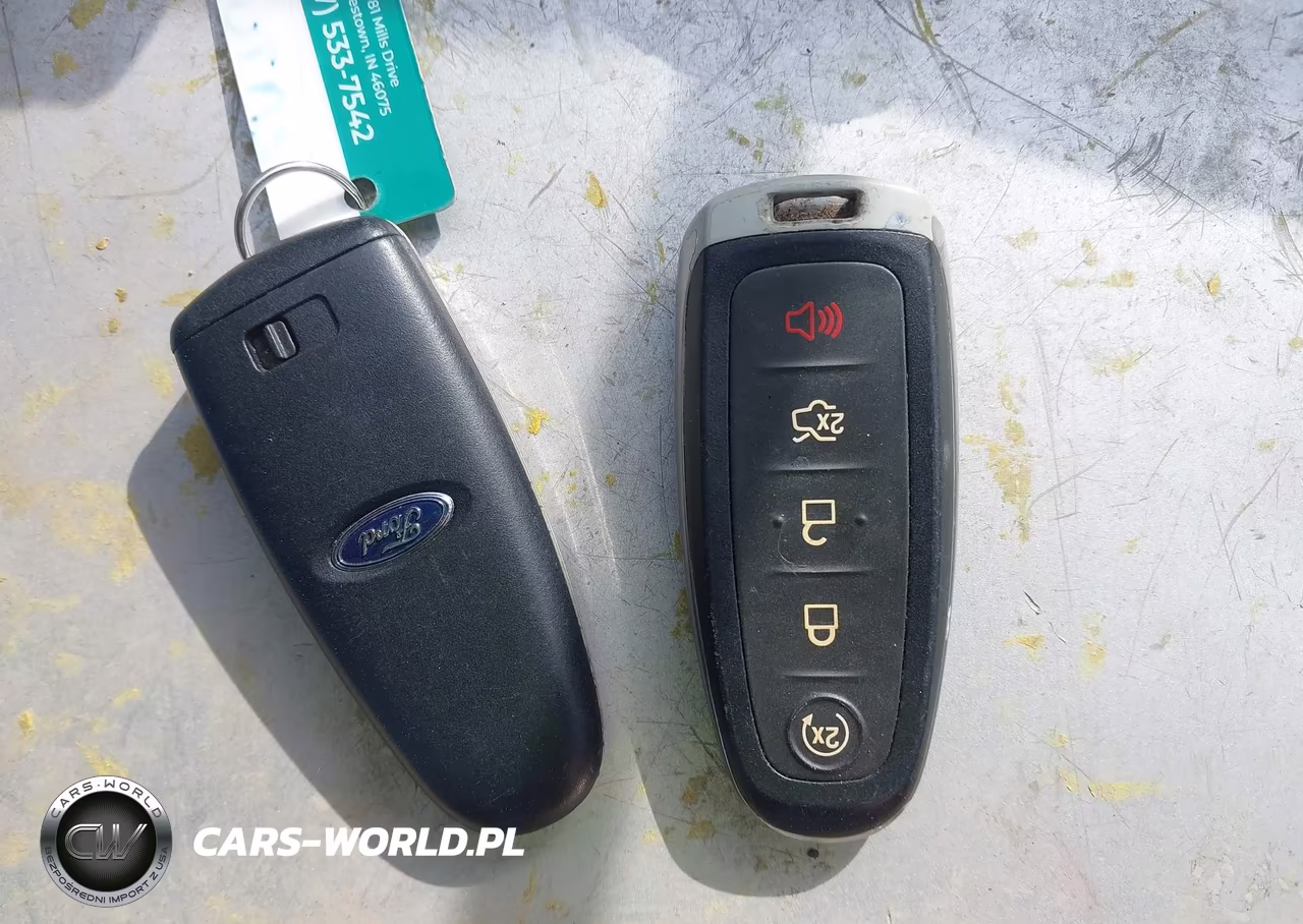 2017 Ford Escape Titanium VIN:1FMCU0J90HUB58742 - 11