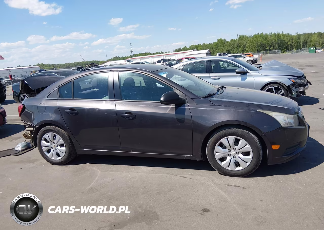 2014 Chevrolet Cruze Ls Auto VIN:1G1PA5SHXE7303693 - 13