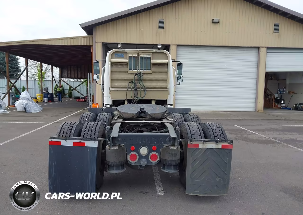 2017 Freightliner M2 112 VIN:1FUJC5DVXHHJF0195 - 19