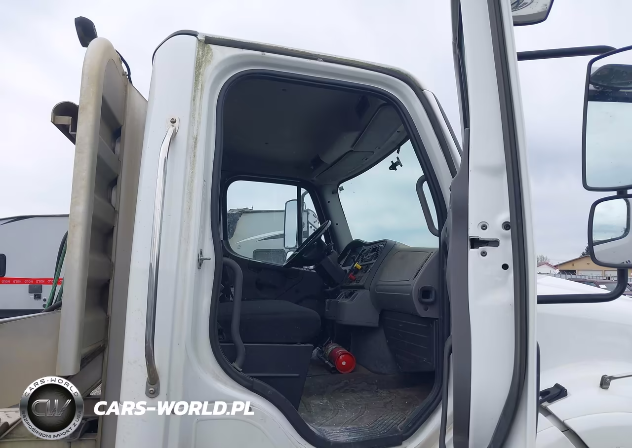 2017 Freightliner M2 112 VIN:1FUJC5DVXHHJF0195 - 5