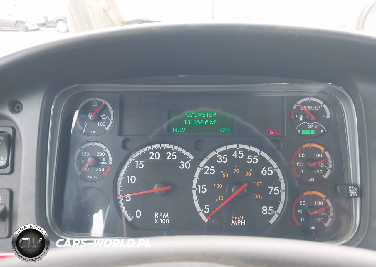 2017 Freightliner M2 112 VIN:1FUJC5DVXHHJF0195 - 7