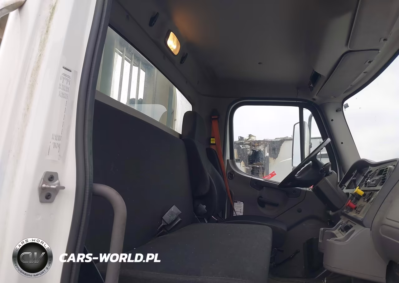 2017 Freightliner M2 112 VIN:1FUJC5DVXHHJF0195 - 8