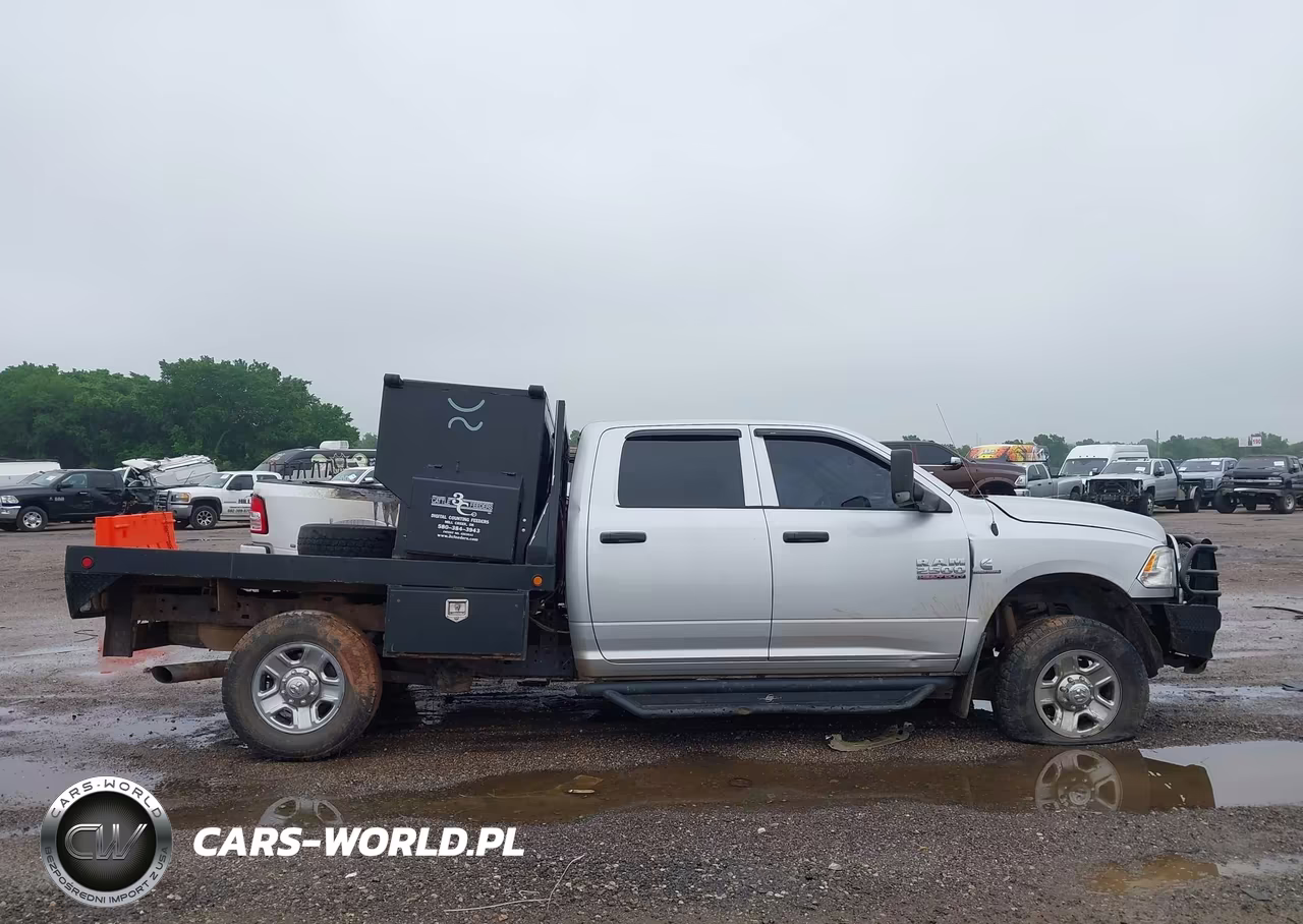2018 Ram 2500 Tradesman 4X4 8' Box VIN:3C6UR5HL3JG368647 - 10