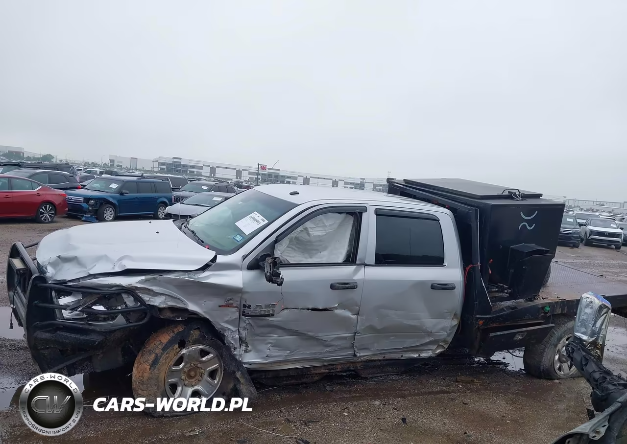 2018 Ram 2500 Tradesman 4X4 8' Box VIN:3C6UR5HL3JG368647 - 11