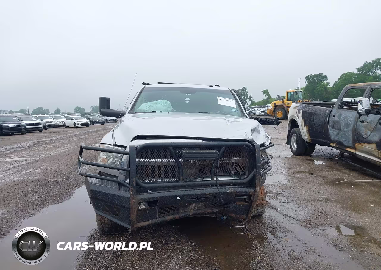 2018 Ram 2500 Tradesman 4X4 8' Box VIN:3C6UR5HL3JG368647 - 9