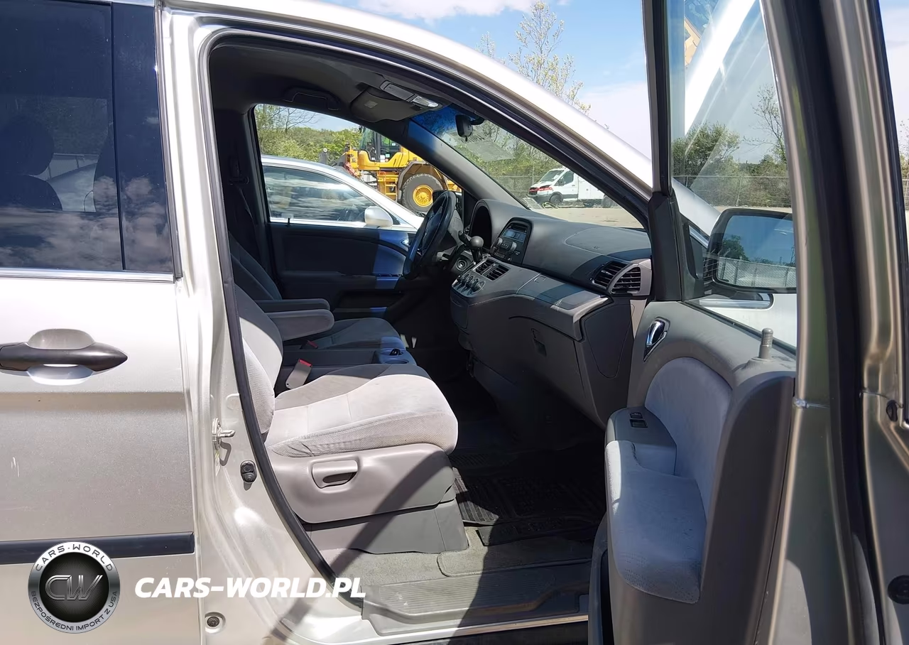 2008 Honda Odyssey Lx VIN:5FNRL382X8B028276 - 5
