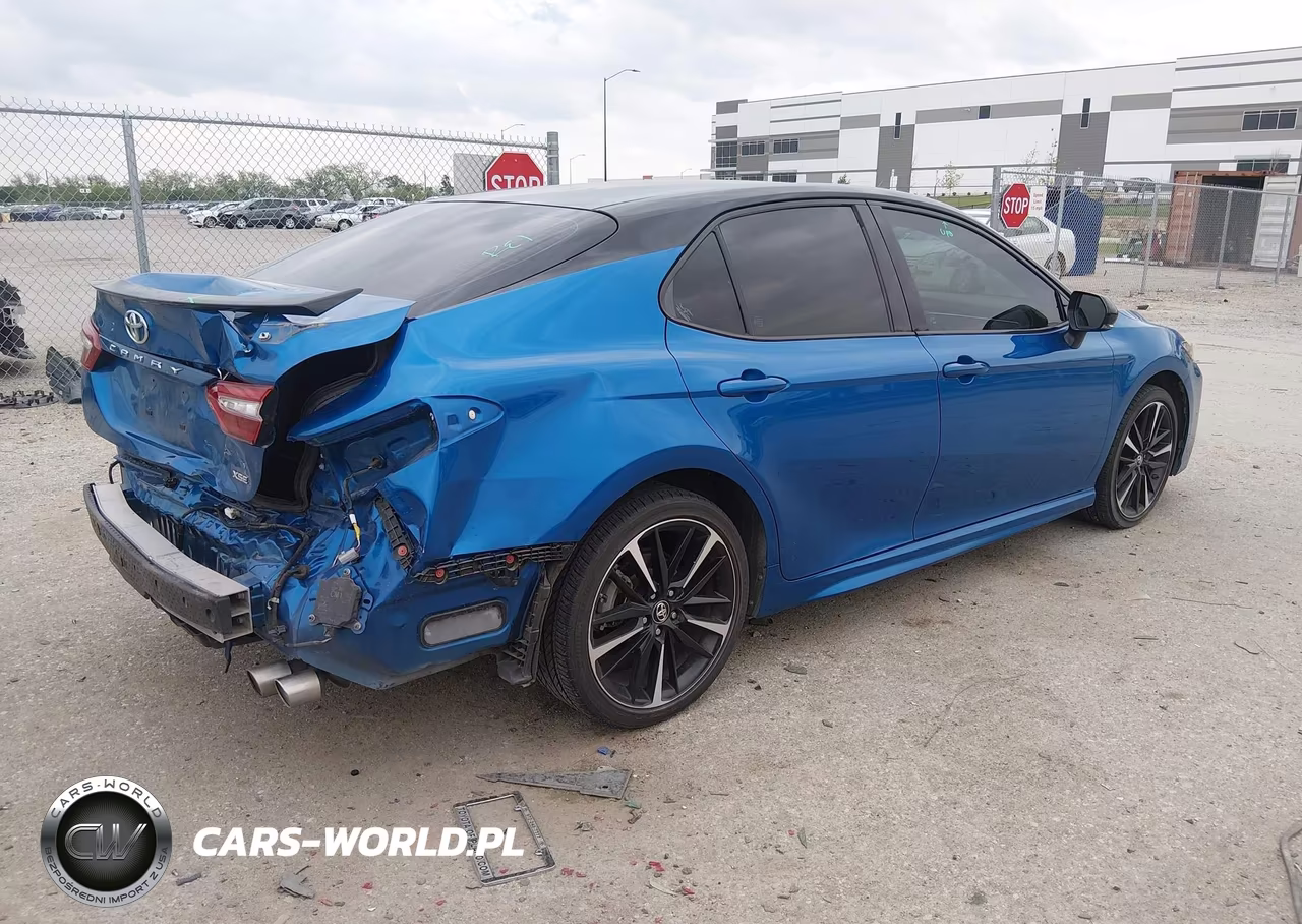 2018 Toyota Camry Xse VIN:4T1B61HK5JU149187 - 4