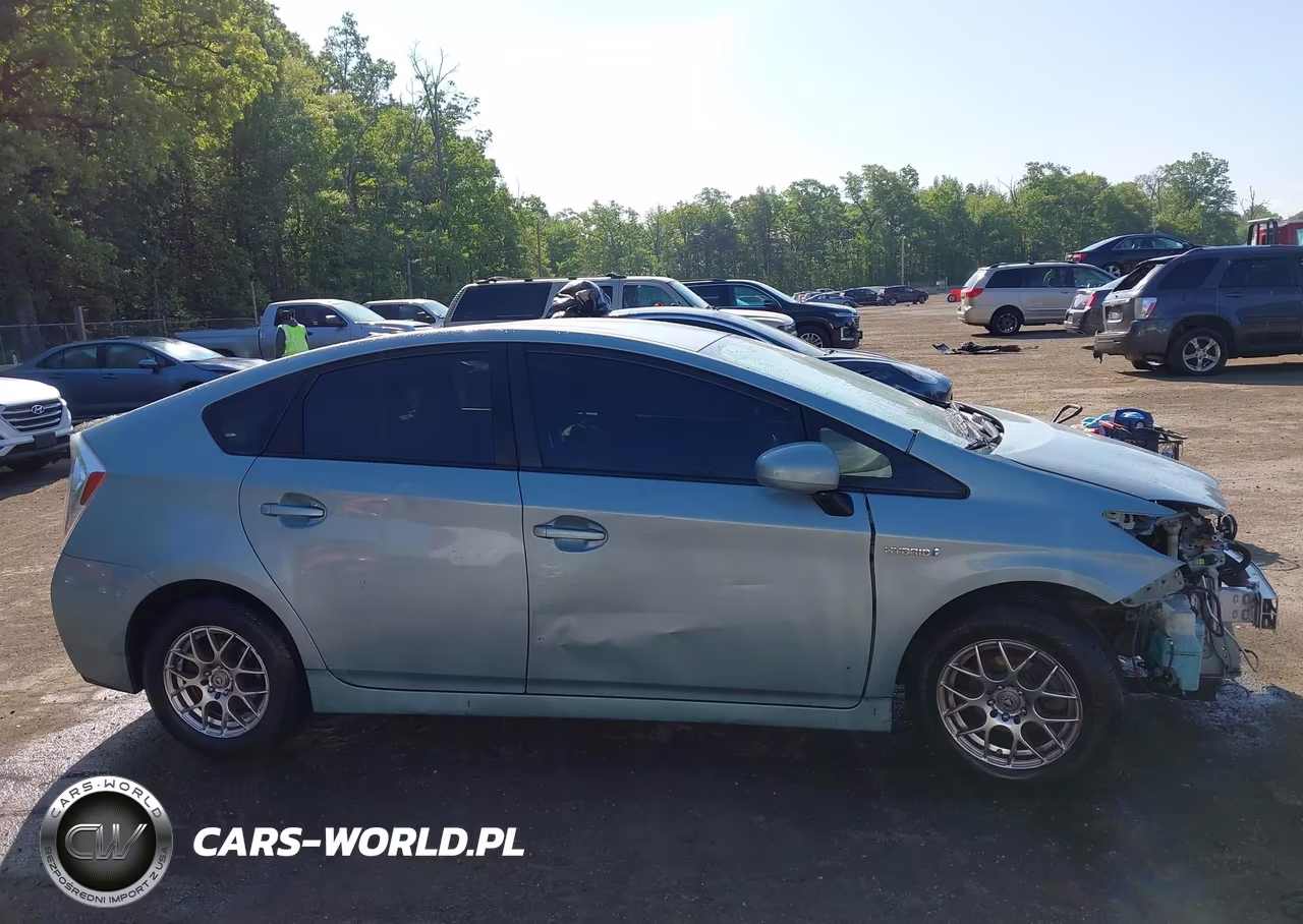 2015 Toyota Prius Four VIN:JTDKN3DU1F1913863 - 13