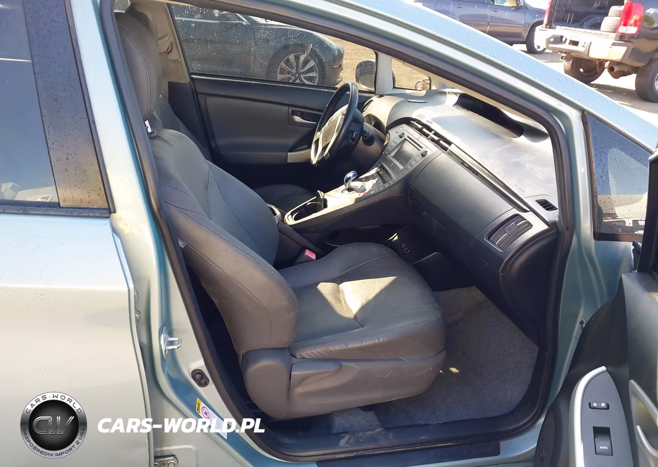 2015 Toyota Prius Four VIN:JTDKN3DU1F1913863 - 5