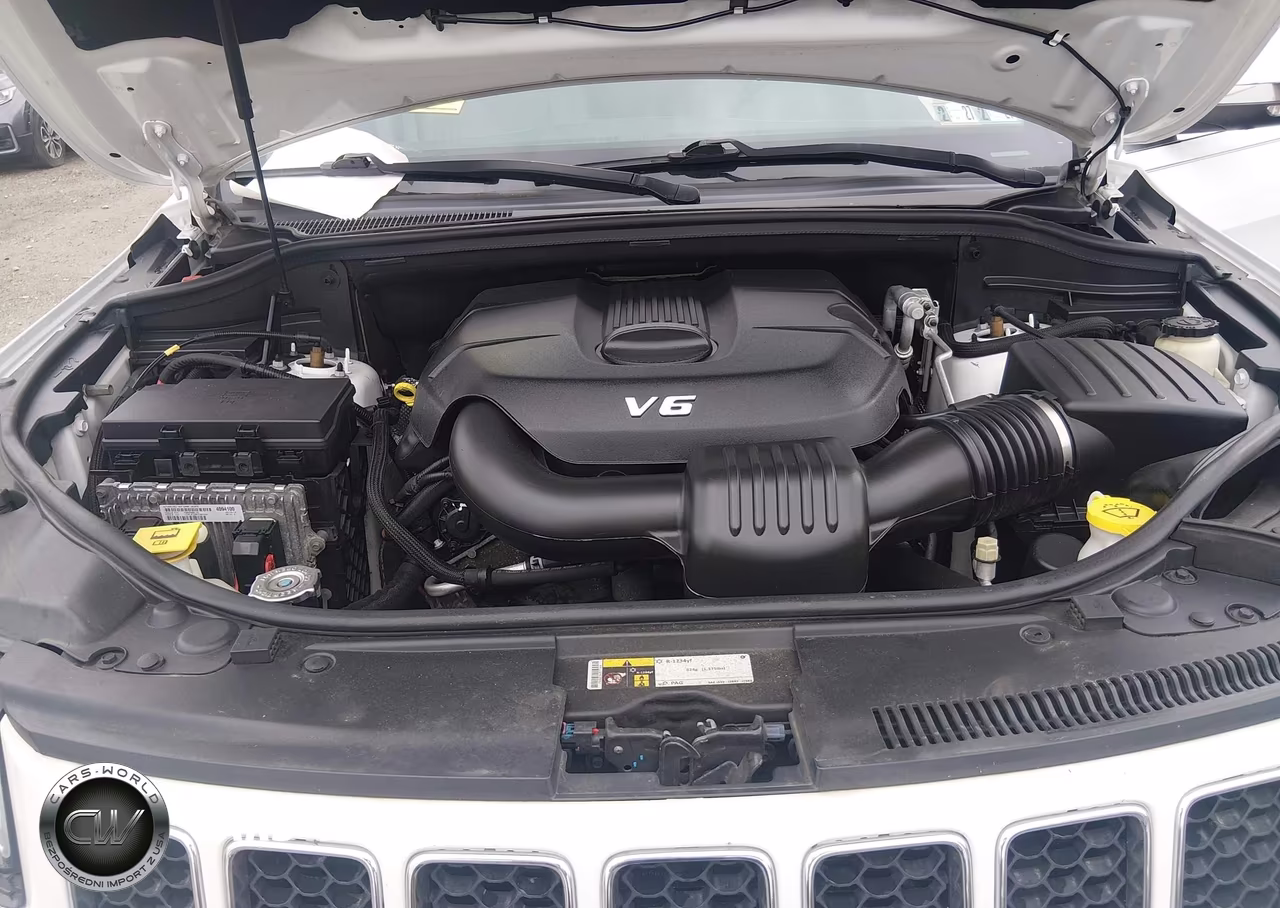 2015 Jeep Grand Cherokee Overland VIN:1C4RJFCG5FC797434 - 10