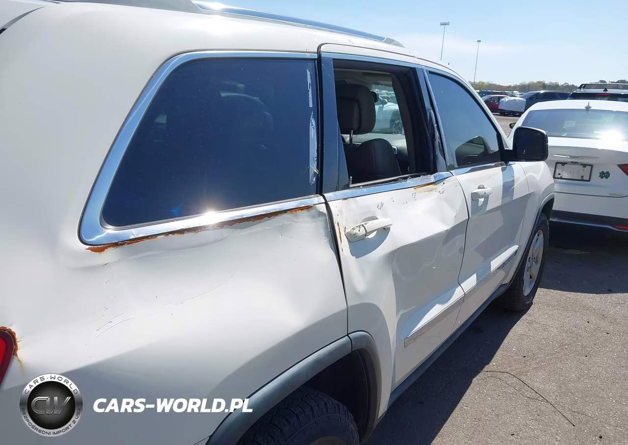 2011 Jeep Grand Cherokee Laredo VIN:1J4RR4GG4BC563846 - 12