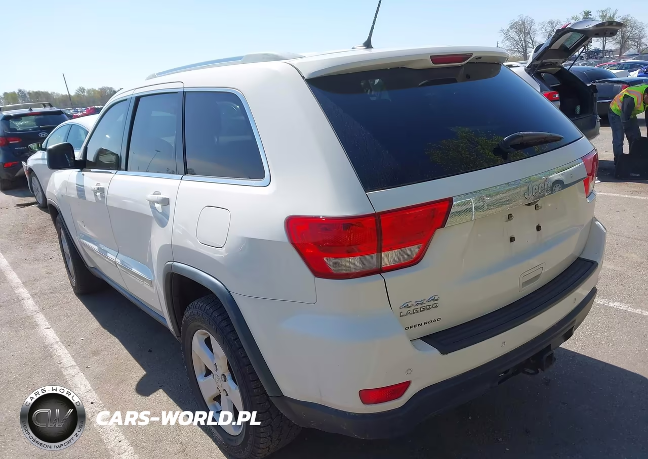 2011 Jeep Grand Cherokee Laredo VIN:1J4RR4GG4BC563846 - 3