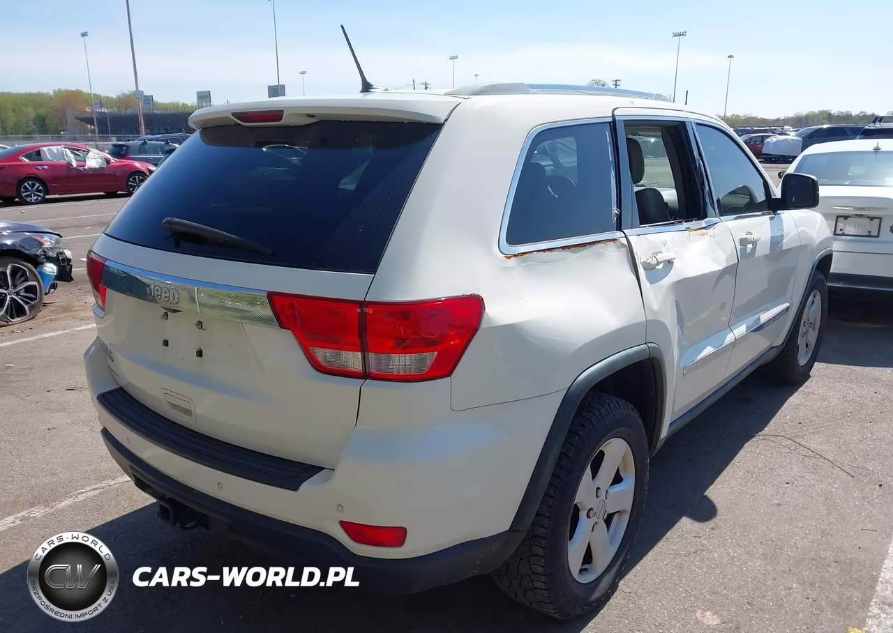 2011 Jeep Grand Cherokee Laredo VIN:1J4RR4GG4BC563846 - 4