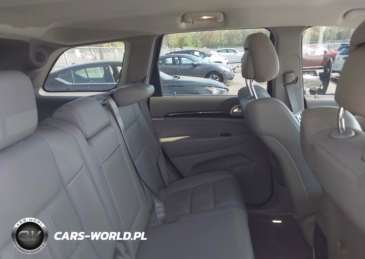 2011 Jeep Grand Cherokee Laredo VIN:1J4RR4GG4BC563846 - 8