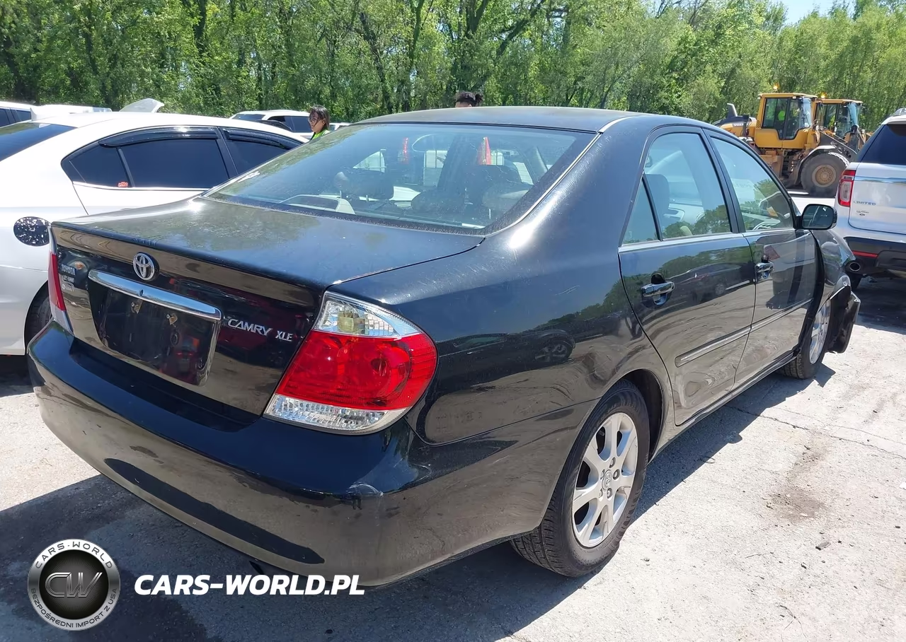 2005 Toyota Camry Xle VIN:4T1BE30K45U013049 - 4