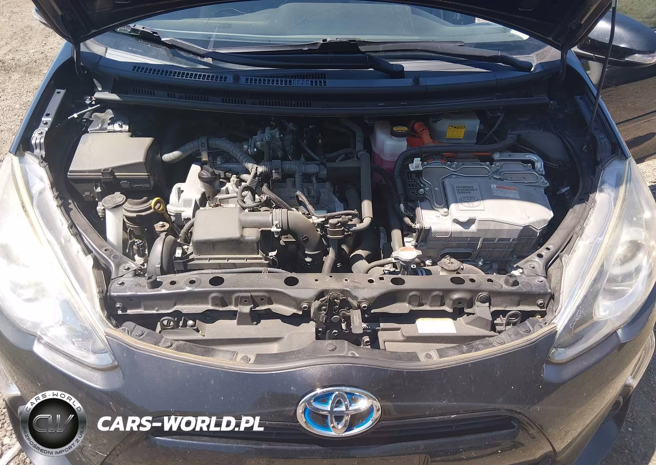 2015 Toyota Prius C Two VIN:JTDKDTB34F1114110 - 10