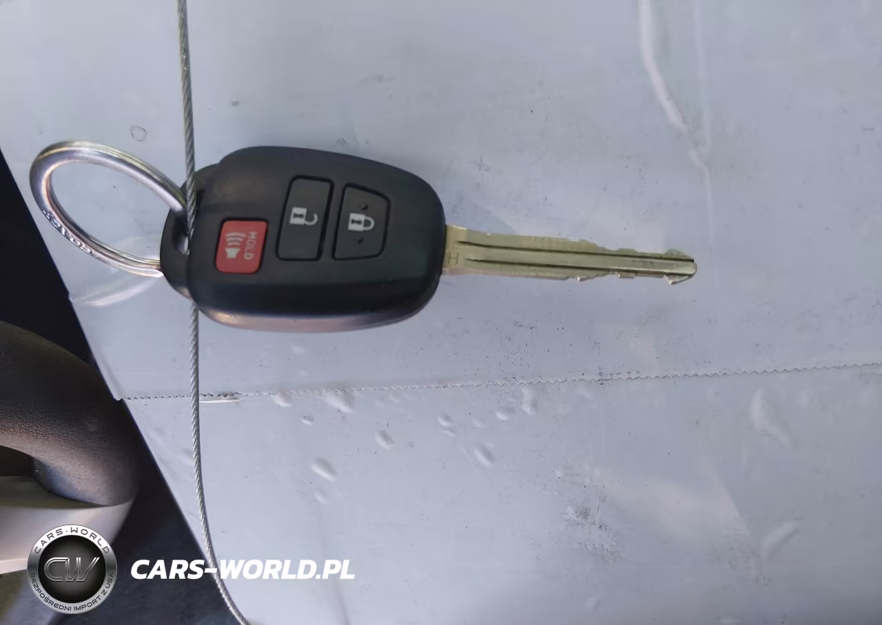 2015 Toyota Prius C Two VIN:JTDKDTB34F1114110 - 11
