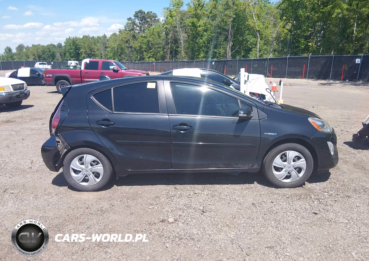 2015 Toyota Prius C Two VIN:JTDKDTB34F1114110 - 13