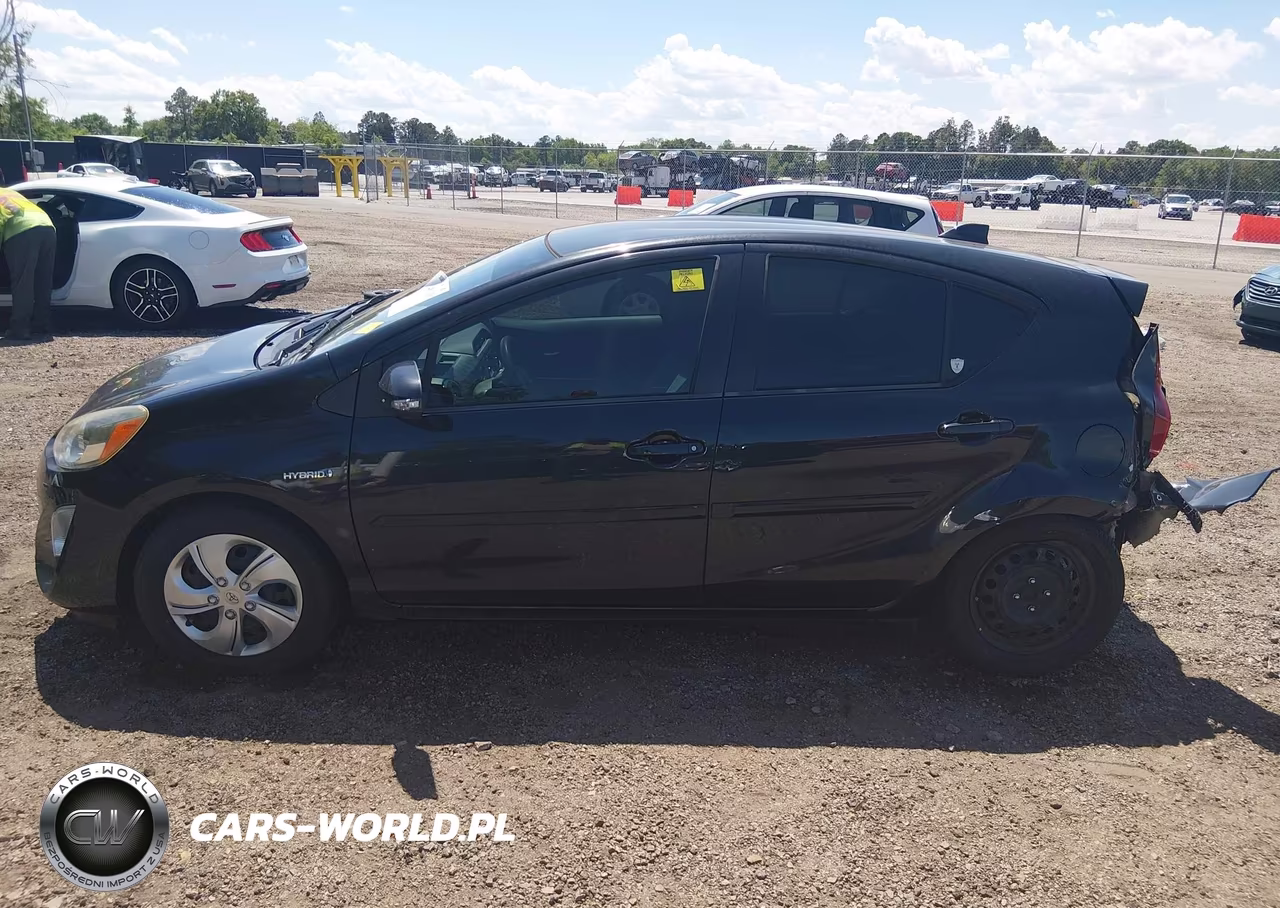 2015 Toyota Prius C Two VIN:JTDKDTB34F1114110 - 14