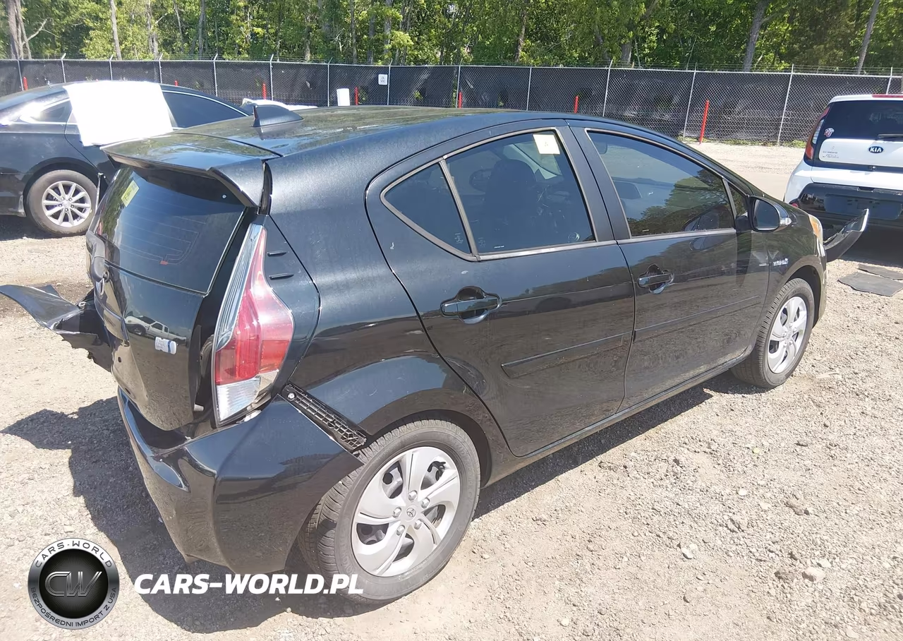 2015 Toyota Prius C Two VIN:JTDKDTB34F1114110 - 4