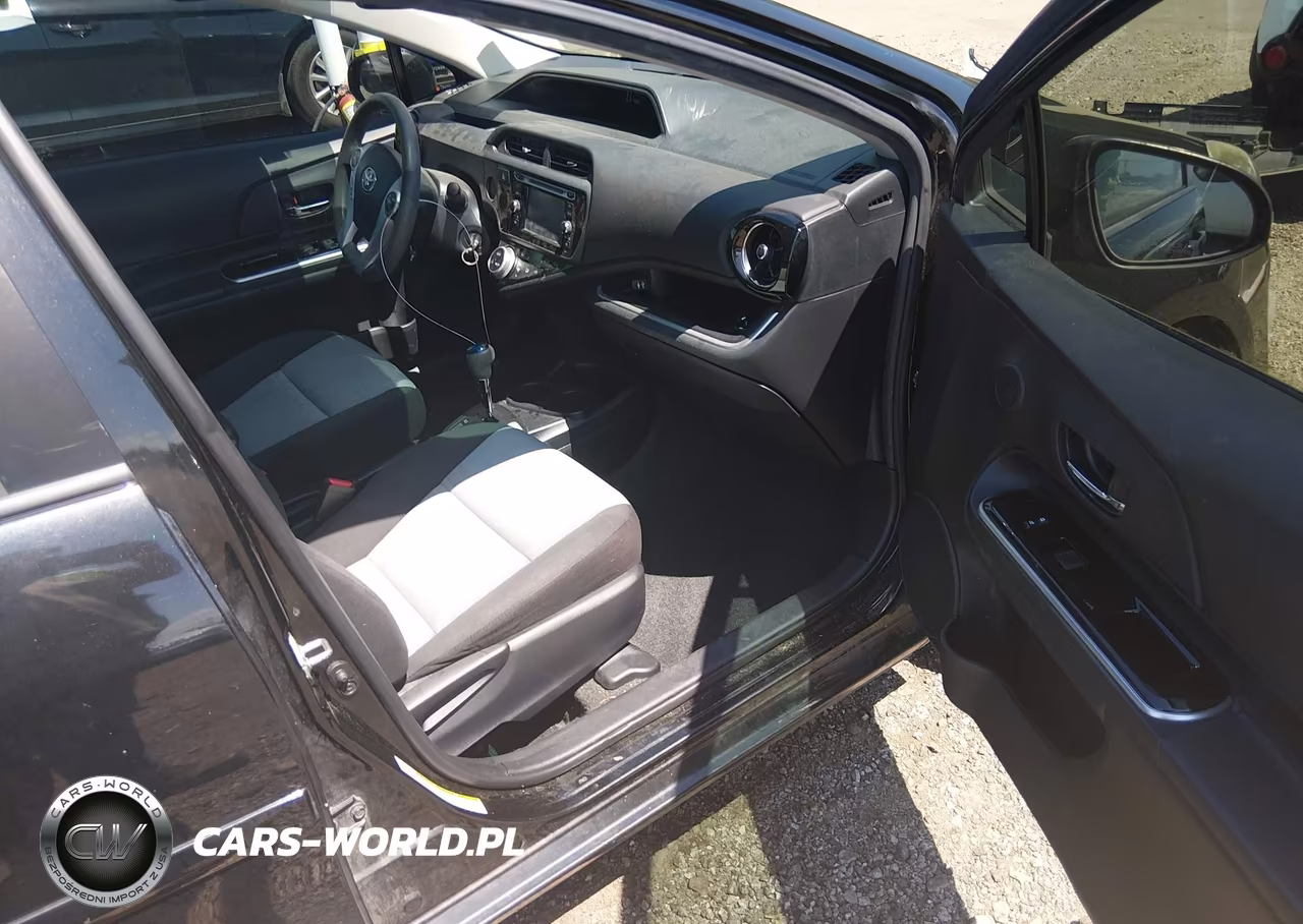 2015 Toyota Prius C Two VIN:JTDKDTB34F1114110 - 5