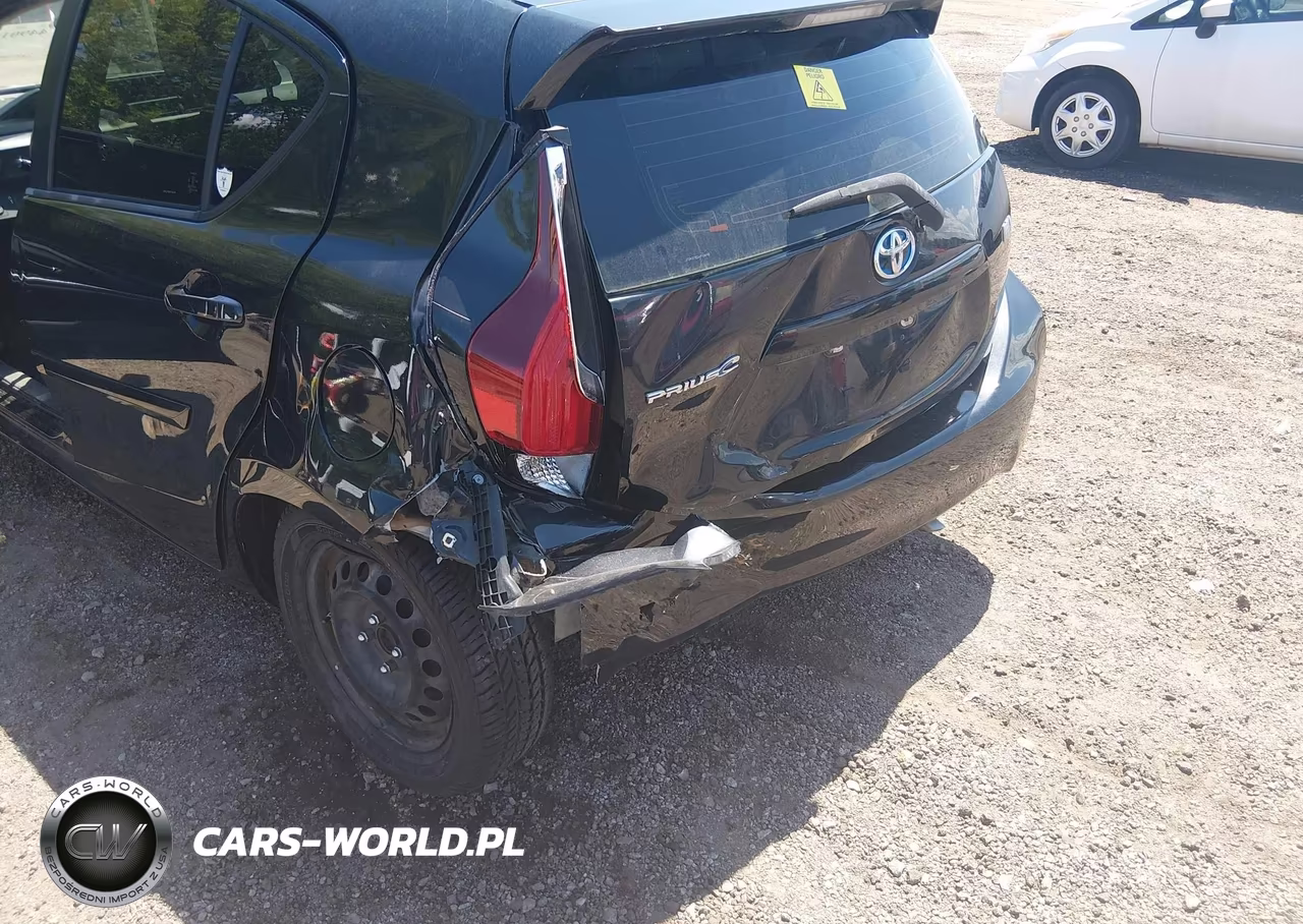 2015 Toyota Prius C Two VIN:JTDKDTB34F1114110 - 6
