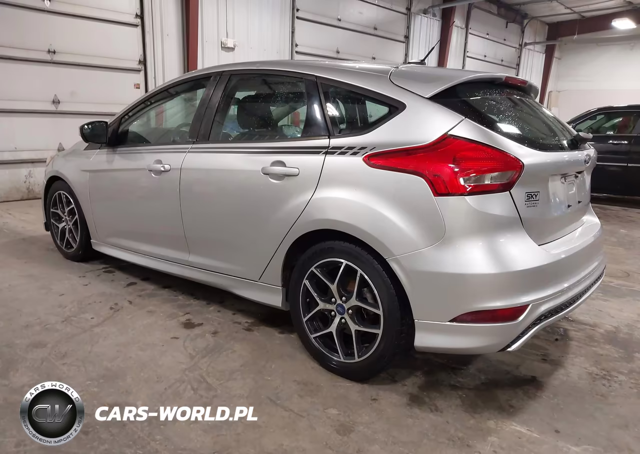 2016 Ford Focus Se VIN:1FADP3K26GL369893 - 3