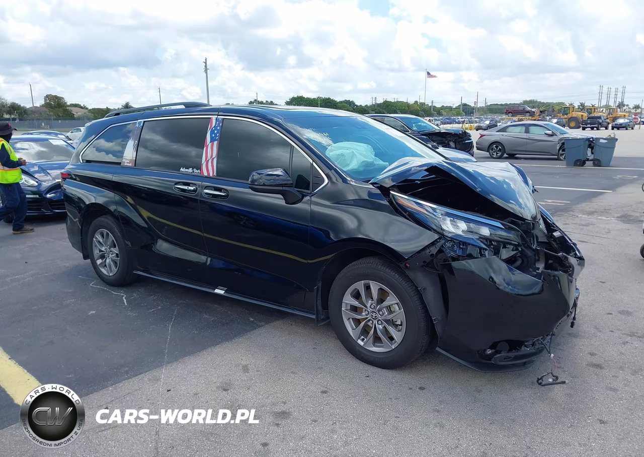 2025 Toyota Sienna Xle