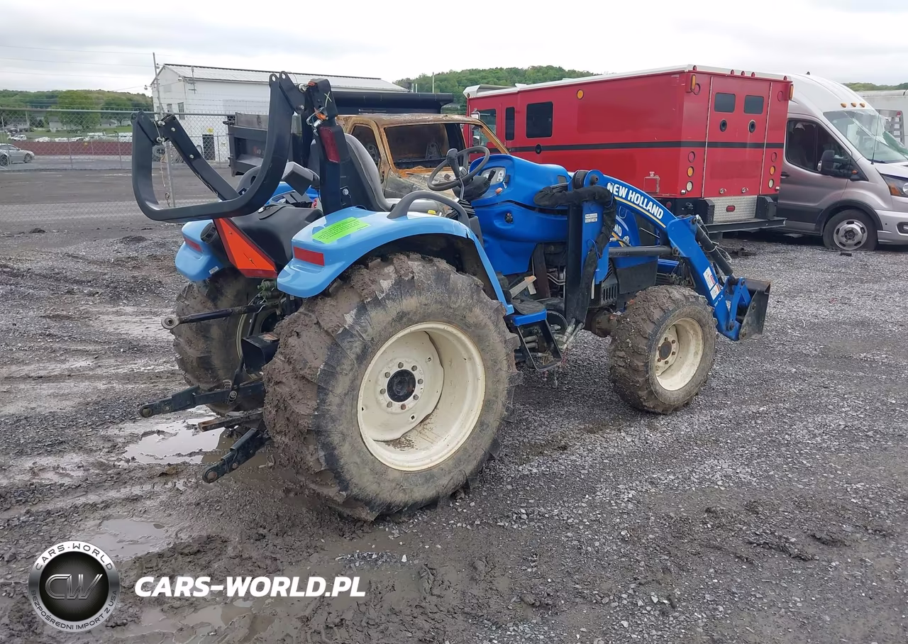 2015 New Holland 46D Tractor VIN:ZFMCC1086 - 4