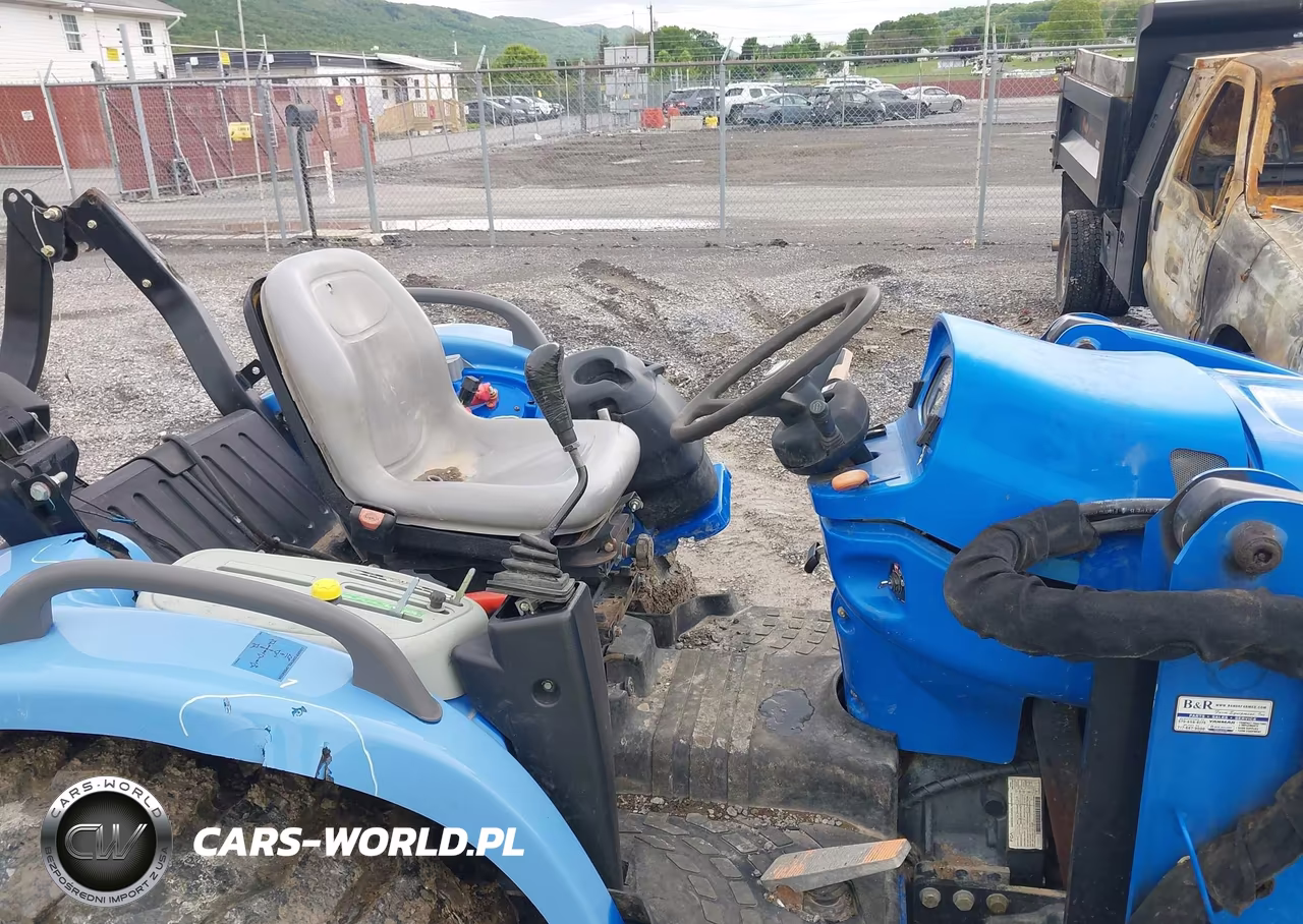 2015 New Holland 46D Tractor VIN:ZFMCC1086 - 5
