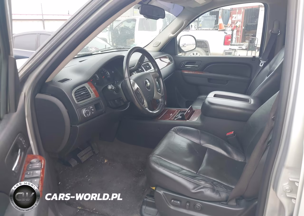 2010 Chevrolet Tahoe Ltz VIN:1GNUCCE03AR125940 - 18