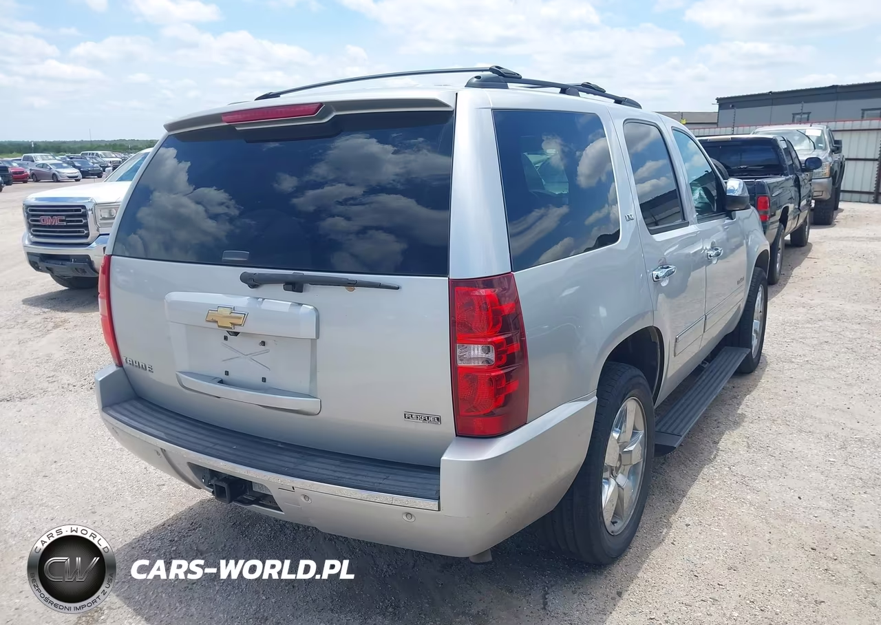 2010 Chevrolet Tahoe Ltz VIN:1GNUCCE03AR125940 - 4