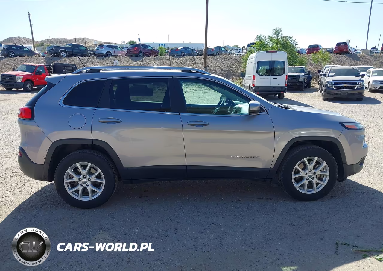 2018 Jeep Cherokee Latitude 4X4 VIN:1C4PJMCB6JD580963 - 13