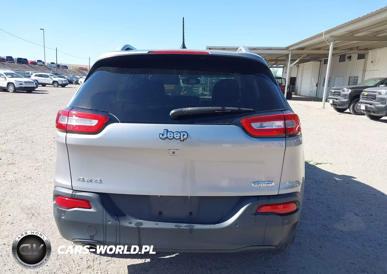 2018 Jeep Cherokee Latitude 4X4 VIN:1C4PJMCB6JD580963 - 16