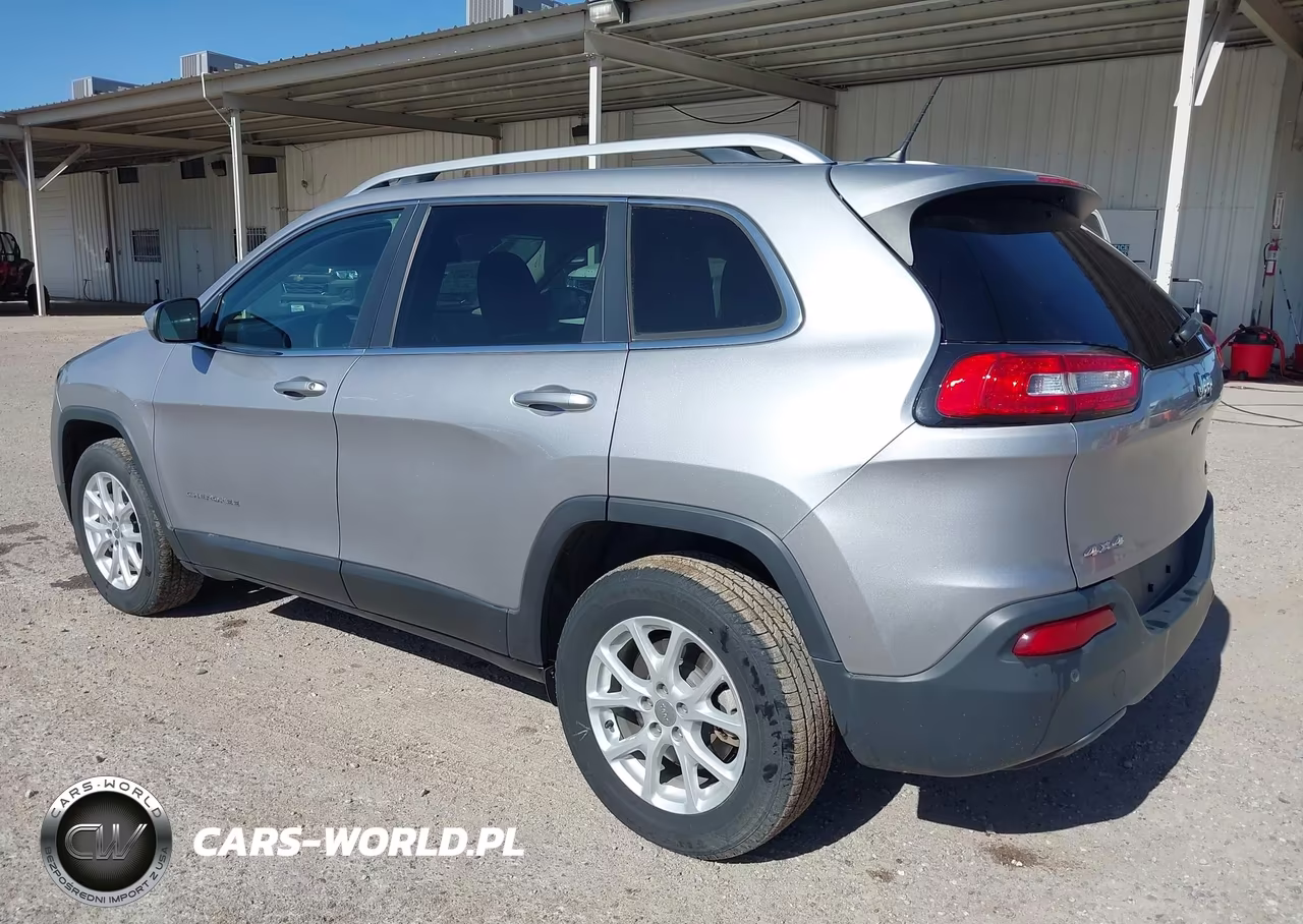 2018 Jeep Cherokee Latitude 4X4 VIN:1C4PJMCB6JD580963 - 3