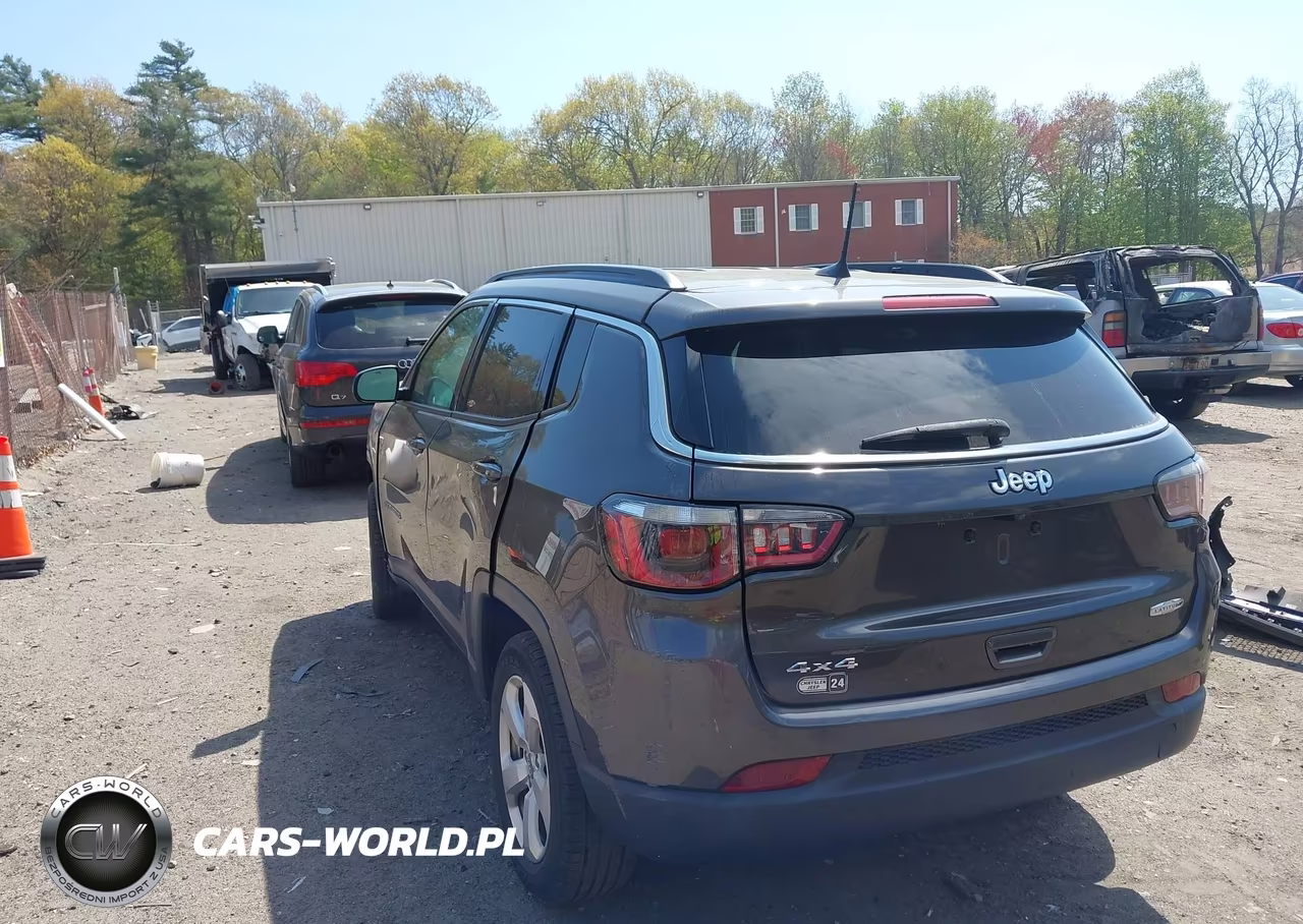 2019 Jeep Compass Latitude 4X4 VIN:3C4NJDBB1KT647229 - 3