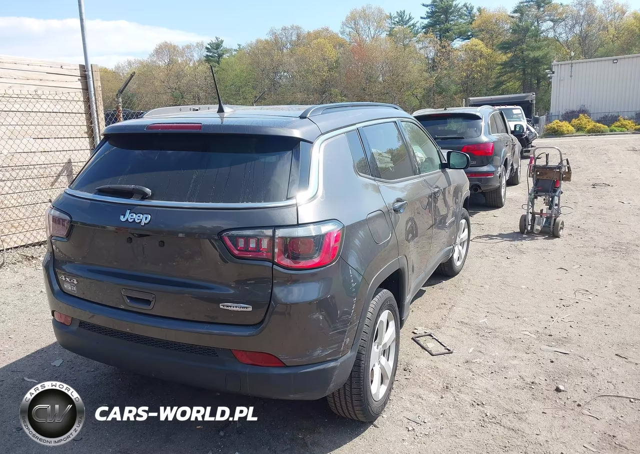 2019 Jeep Compass Latitude 4X4 VIN:3C4NJDBB1KT647229 - 4