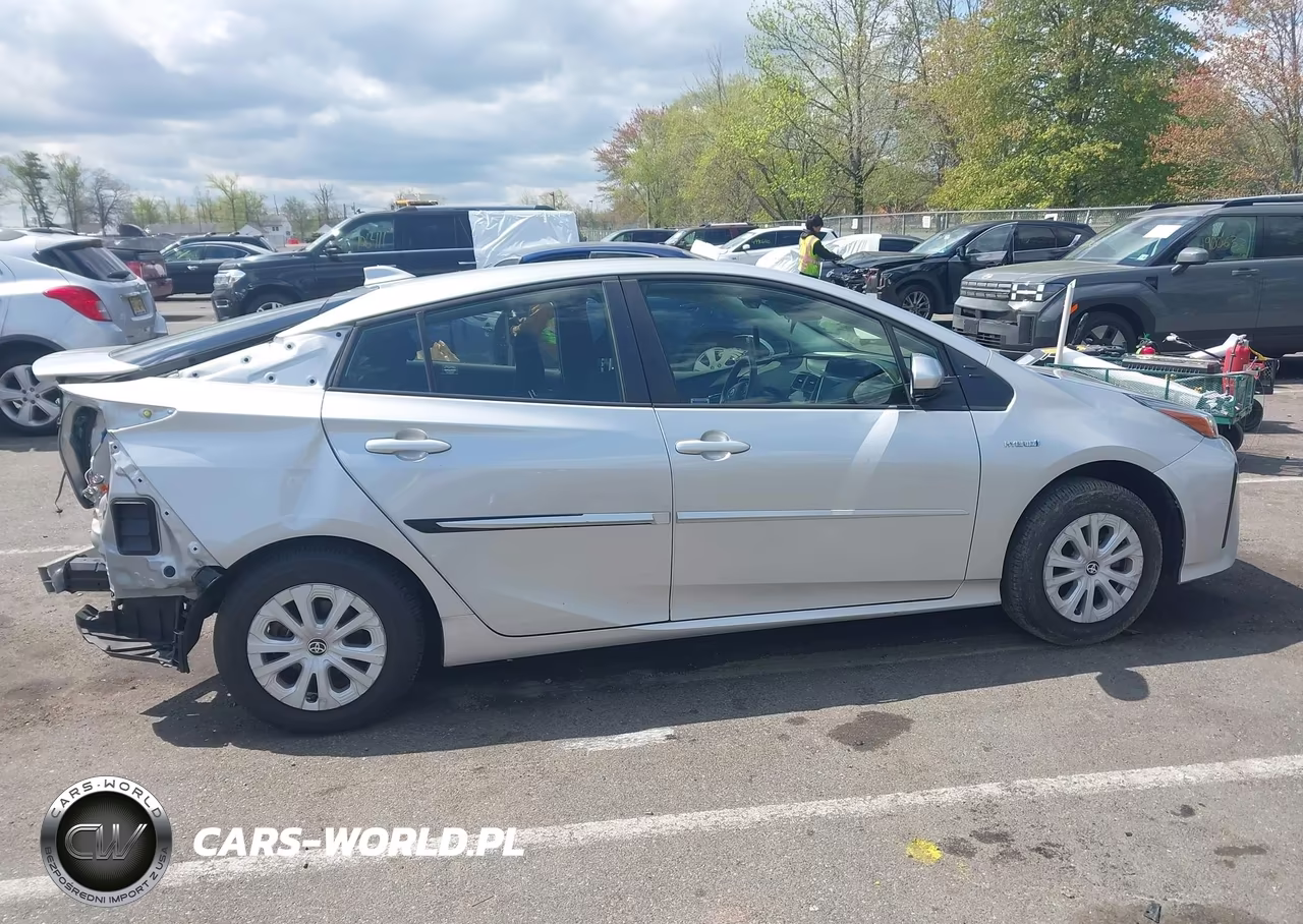 2021 Toyota Prius L Eco VIN:JTDKAMFU6M3152831 - 13