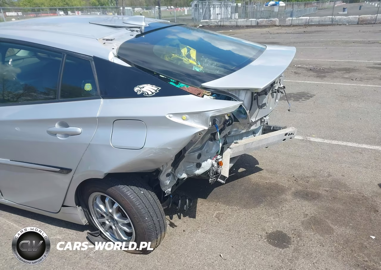 2021 Toyota Prius L Eco VIN:JTDKAMFU6M3152831 - 6