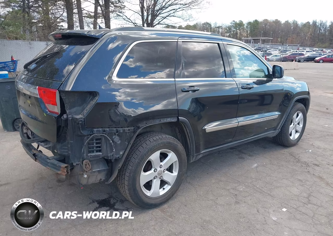2013 Jeep Grand Cherokee Laredo VIN:1C4RJFAG5DC513879 - 4