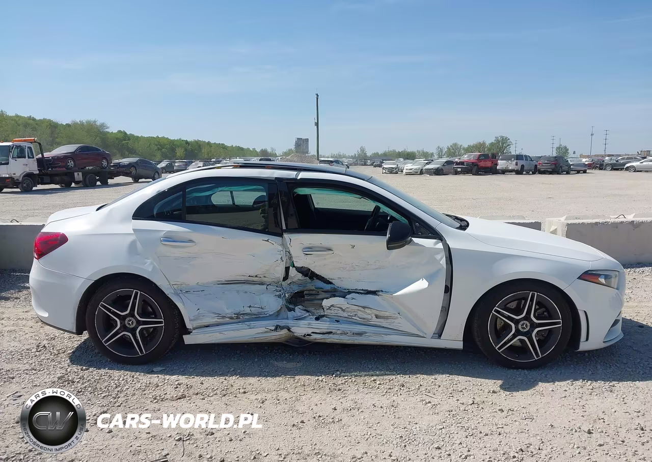 2020 Mercedes-Benz A 220 4Matic VIN:W1K3G4FB7LJ227540 - 13