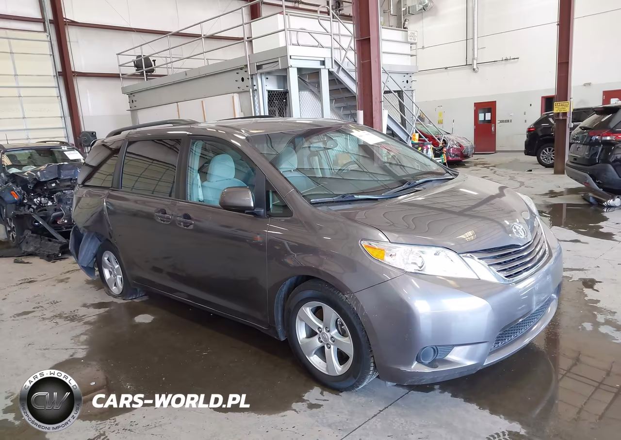 2017 Toyota Sienna Le 8 Passenger